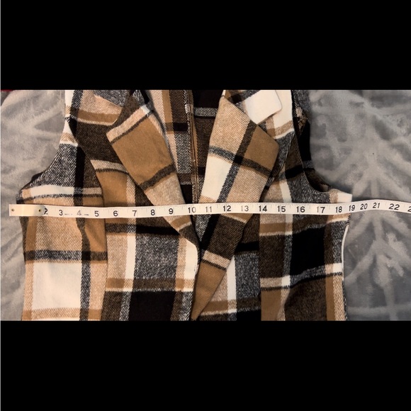 **size m** SHEIN NWOT Plaid Sleeveless Coat With Button - Picture 6 of 6